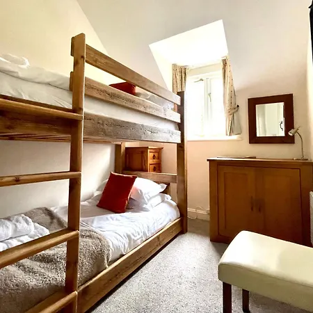 Cosy Cotswold Lodge: Family-Friendly Retreat with Spa and Heated Pools Ashton Keynes Exterior photo