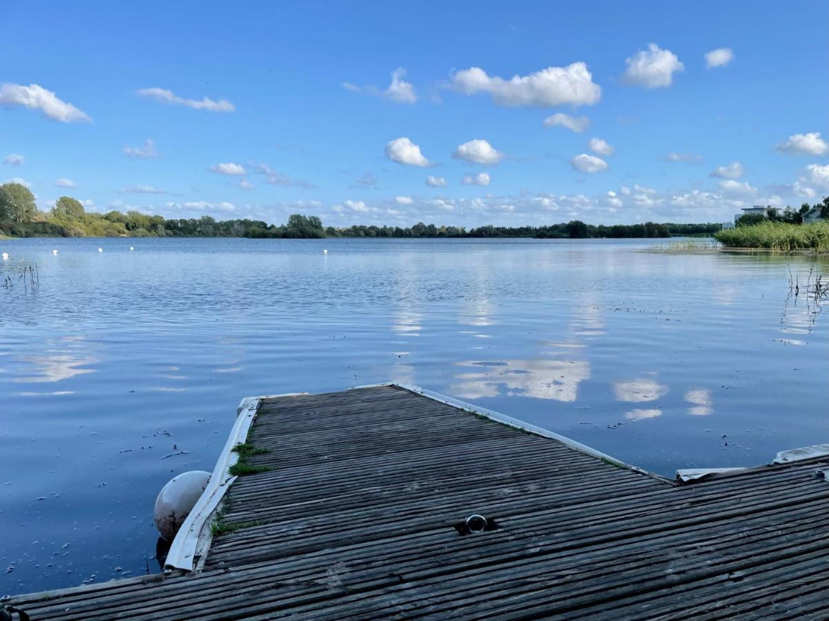 Cosy Cotswold Lodge: Family-friendly Retreat With And Heated Pools Ashton Keynes
