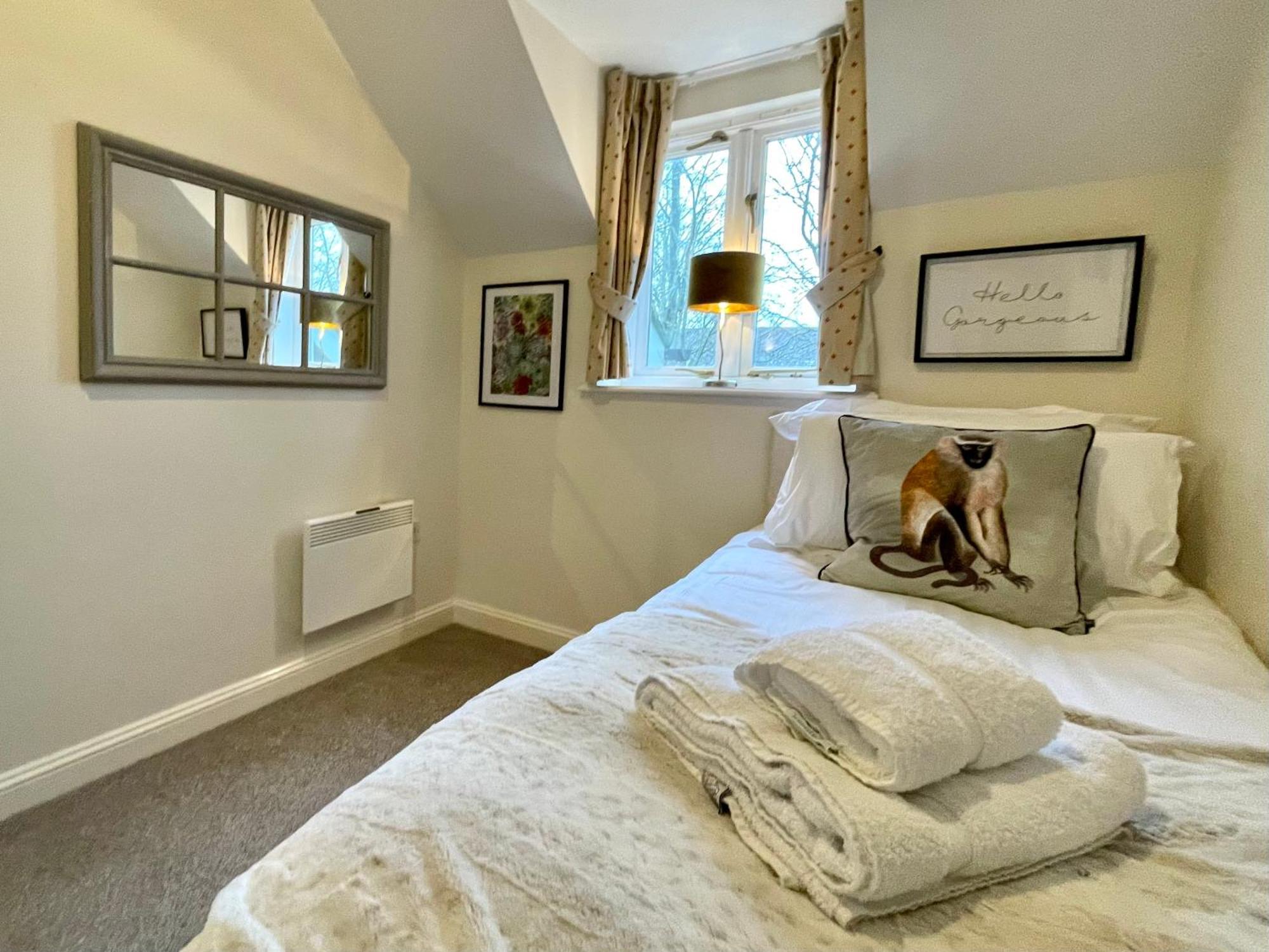 Cosy Cotswold Lodge: Family-friendly Retreat With And Heated Pools * Ashton Keynes