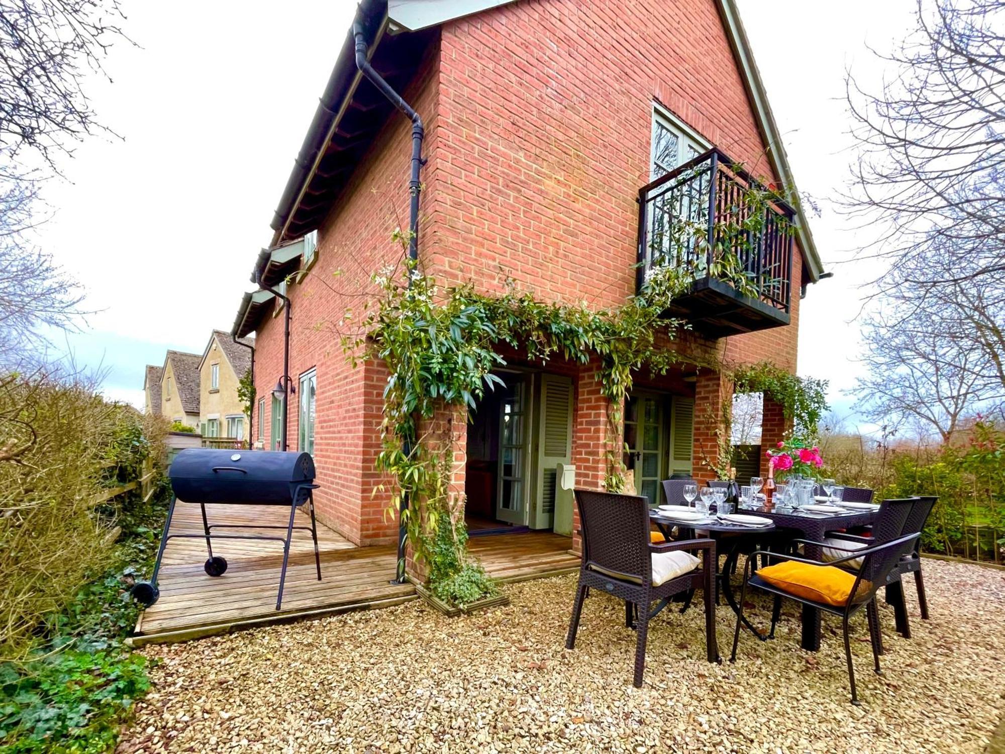 Holiday home Cosy Cotswold Lodge: Family-friendly Retreat With And Heated Pools Ashton Keynes