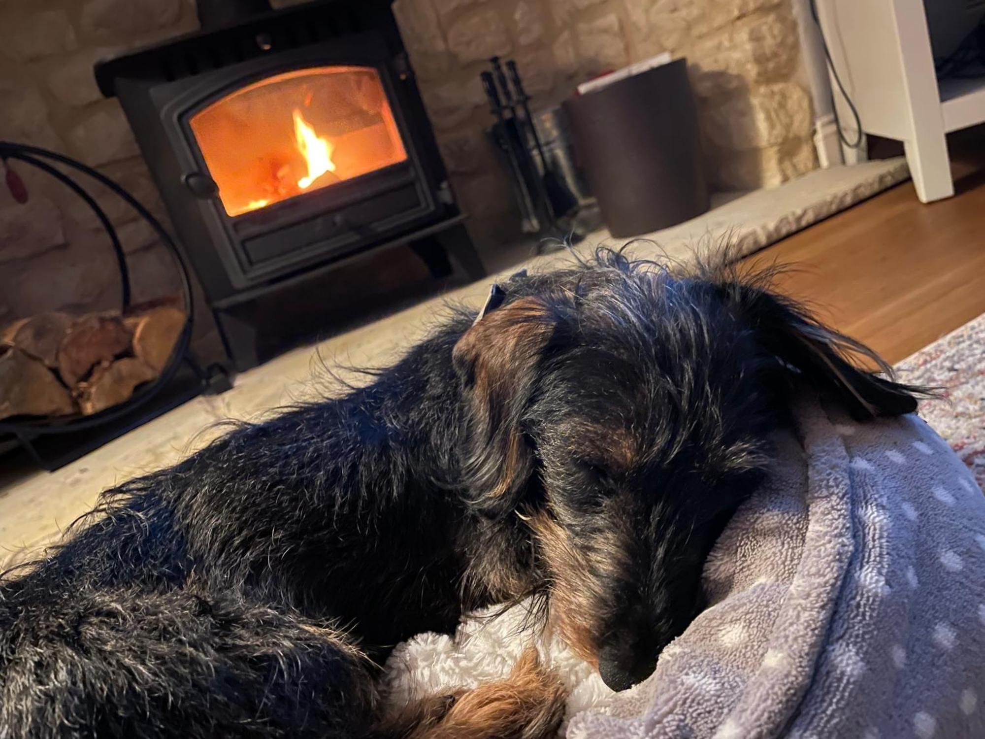 Cosy Cotswold Lodge: Family-friendly Retreat With And Heated Pools