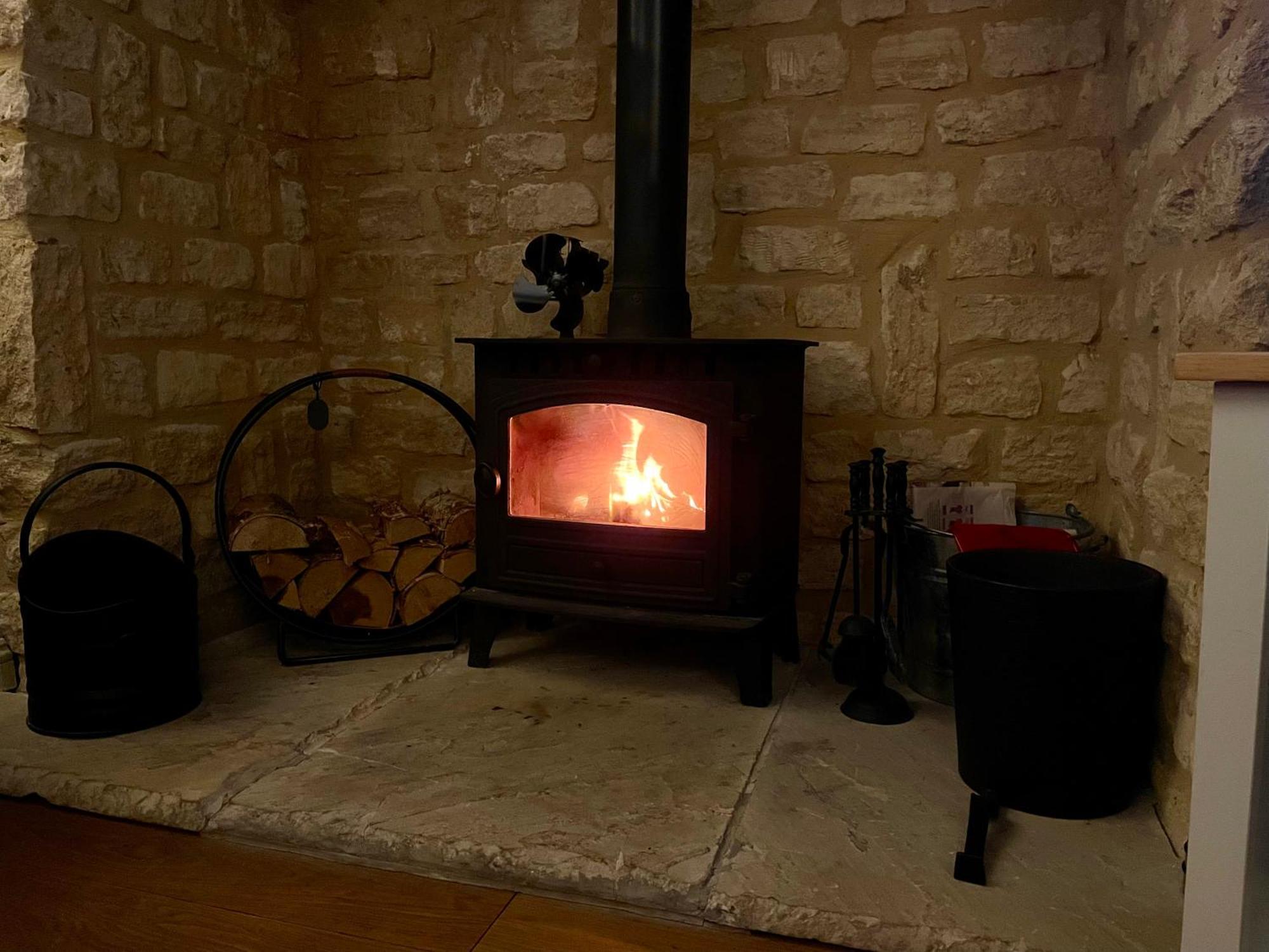 Cosy Cotswold Lodge: Family-friendly Retreat With And Heated Pools Holiday home *